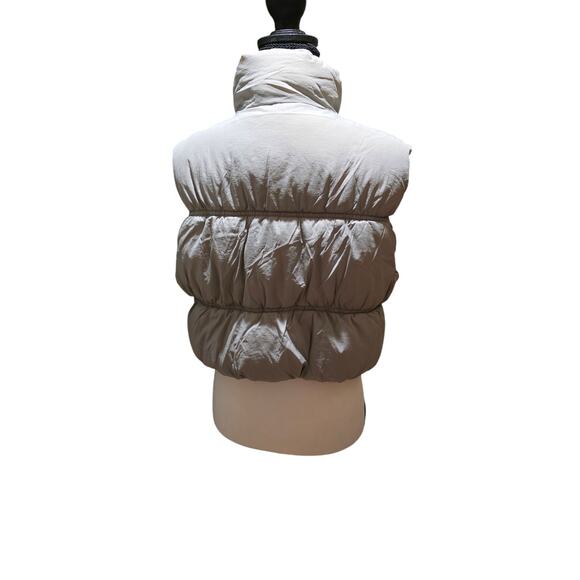 Love Tree Cropped Puffer Vest – Size Medium – NWT - Picture 4 of 5